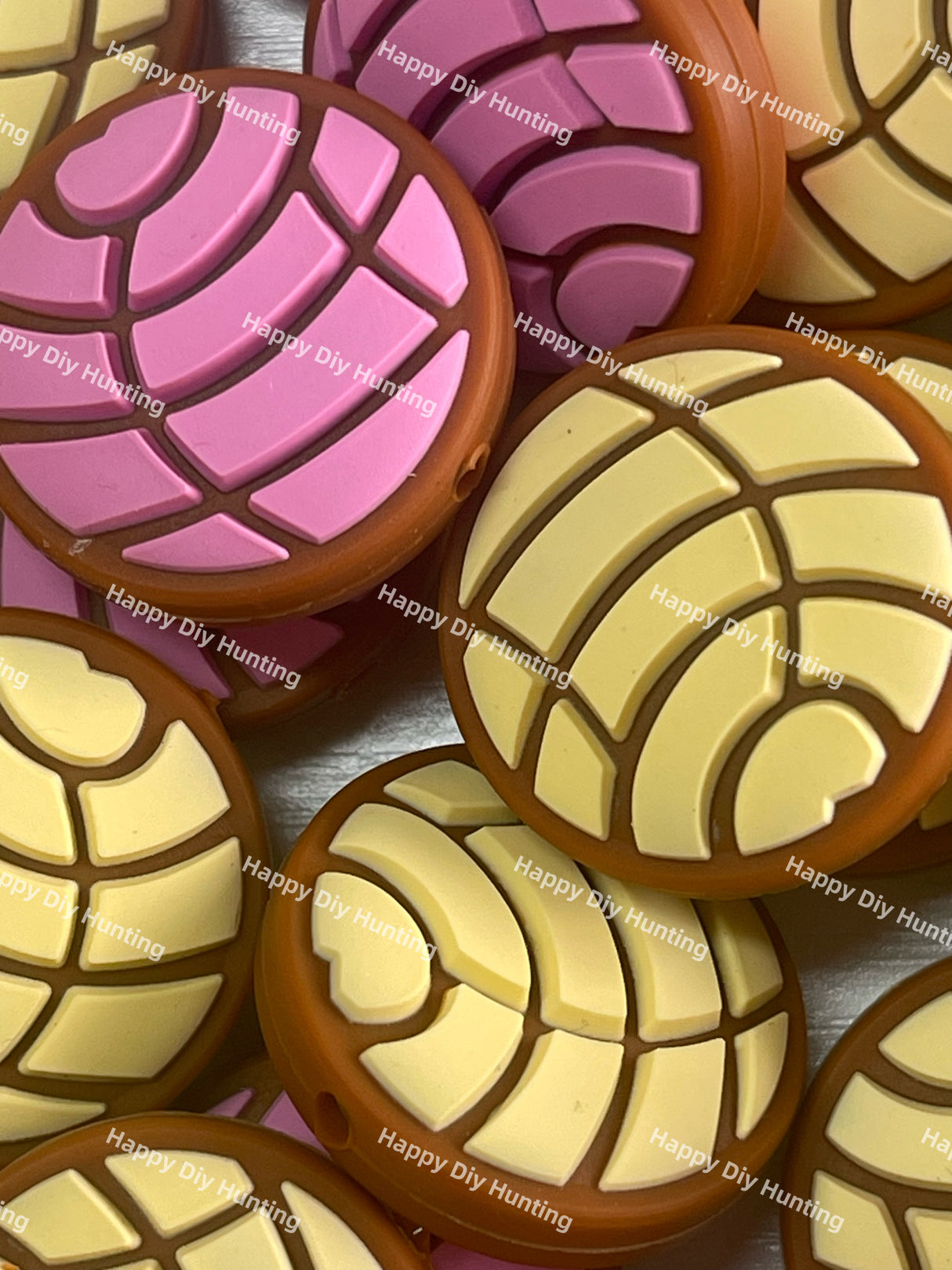 Mixed Color Conchas Silicone Focal Bead